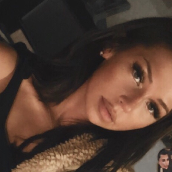 Profile Picture of Victoria Rosendahl (@torirosendahl) on Poshmark