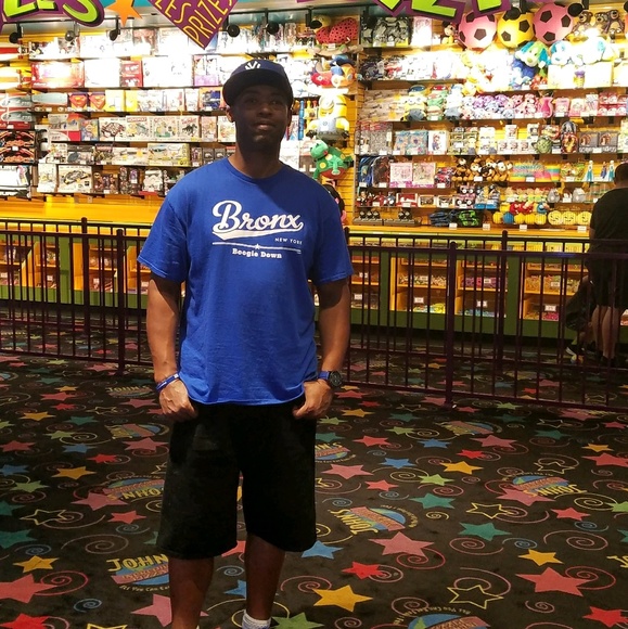 Robert Wormley - Poshmark Profile Picture of Robert Wormley (@bxsportagent) on Poshmark