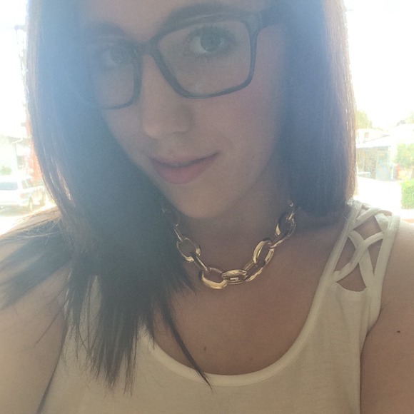Profile Picture of Hannah Eppard (@hannaheppard) on Poshmark