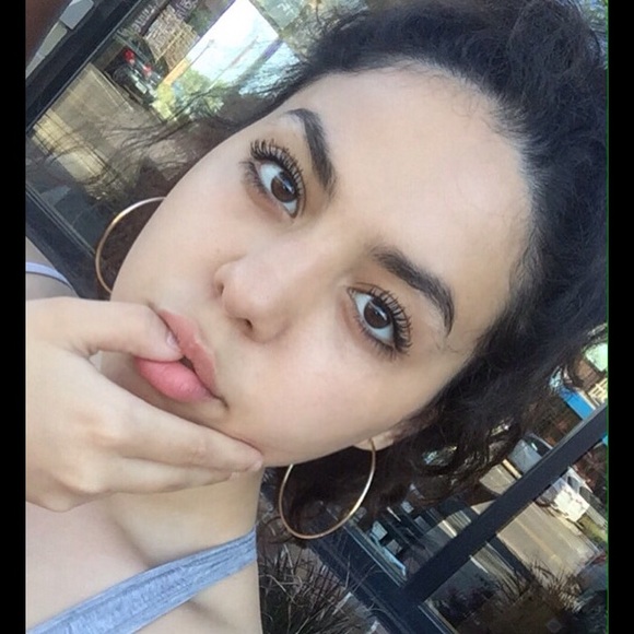 Profile Picture of Feryal Bouayed (@feryalkamilya) on Poshmark