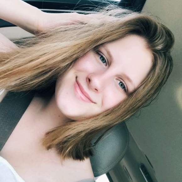 Profile Picture of Kylee Michaelson (@kyleemichaelson) on Poshmark