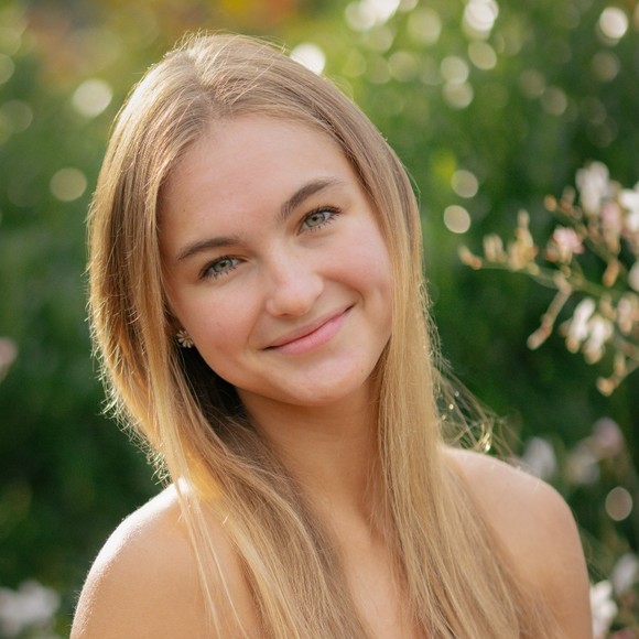 Profile Picture of Emily Vajda (@emmievajda) on Poshmark