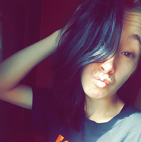 Profile Picture of Payton Kyle (@paytonnicole23) on Poshmark