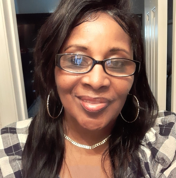 Profile Picture of Debrah Payne (@debrahpayne) on Poshmark