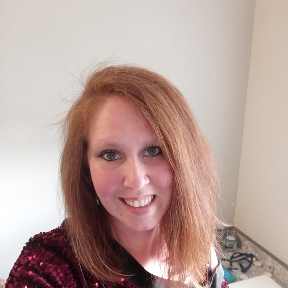 Profile Picture of Loren Page (@lpage11) on Poshmark