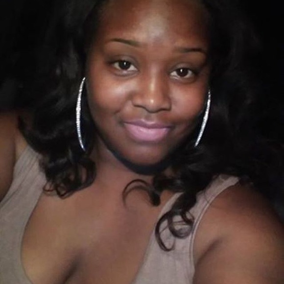 Profile Picture of Erica Burton (@koolasschic) on Poshmark