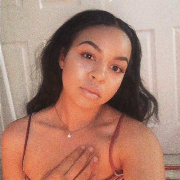 Profile Picture of Lisa Gore (@lisagore01) on Poshmark