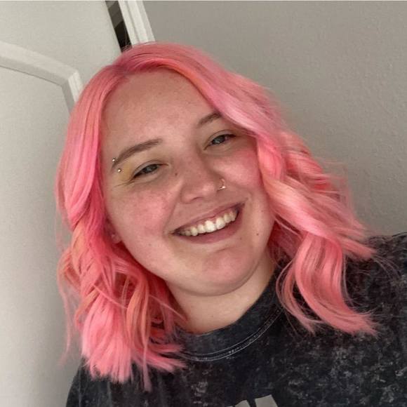 Profile Picture of Abbi Herschend (@aherschend) on Poshmark