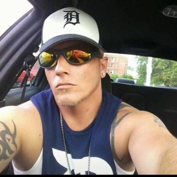 Profile Picture of Aaron Agee (@aaronmatthewag) on Poshmark