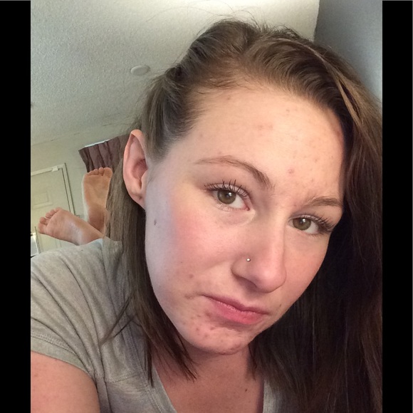 Profile Picture of Breanne Nipert (@breannenicole90) on Poshmark