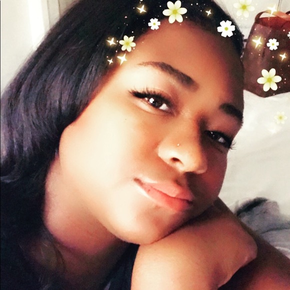 Profile Picture of Briana Bartee (@bbartee97) on Poshmark