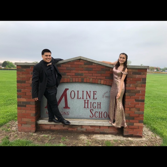 Profile Picture of Miguel Gonzalez (@elpinkone) on Poshmark