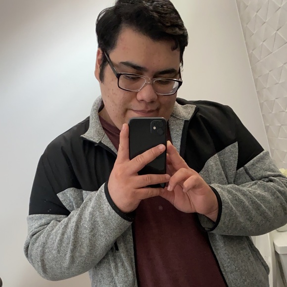 Profile Picture of Daniel Calixto (@dani_calixto) on Poshmark