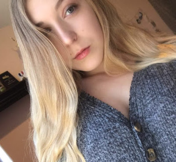 Profile Picture of Caroline Fowler (@idcaroliine) on Poshmark