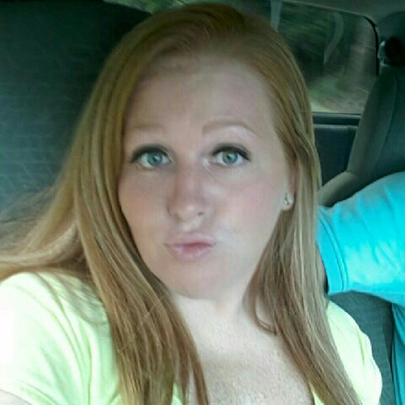 Profile Picture of Briana Liles (@briana9913) on Poshmark