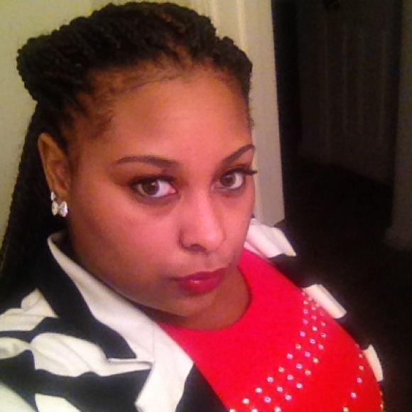 Profile Picture of Mikeya Burroughs (@kikipooh24) on Poshmark