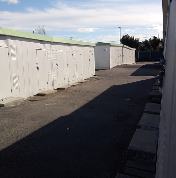 Profile Picture of Xiangzhi Cheng (@zhic18) on Poshmark