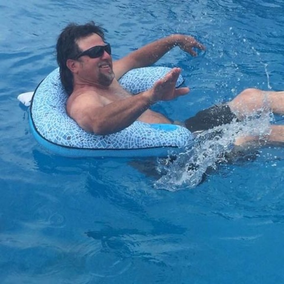 Profile Picture of Frankie Gregory (@fgnurse) on Poshmark