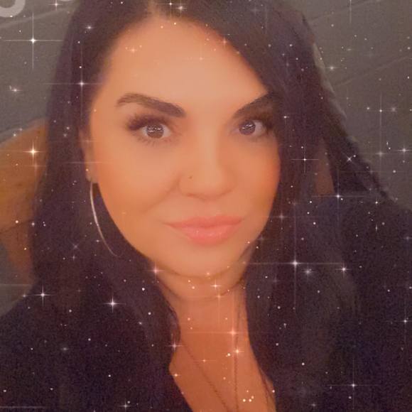 Profile Picture of Angelic Papadakis (@apdetcity) on Poshmark