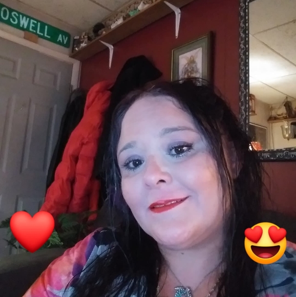 Profile Picture of Raquel Everman (@raqueleverman) on Poshmark