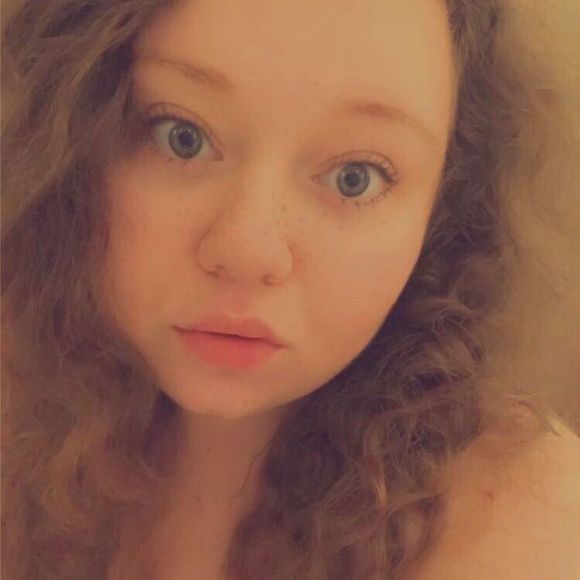 Profile Picture of Hunterlee Schepis (@hschepis) on Poshmark