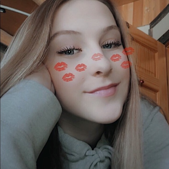 Profile Picture of Brooke Reid (@brookereid632) on Poshmark