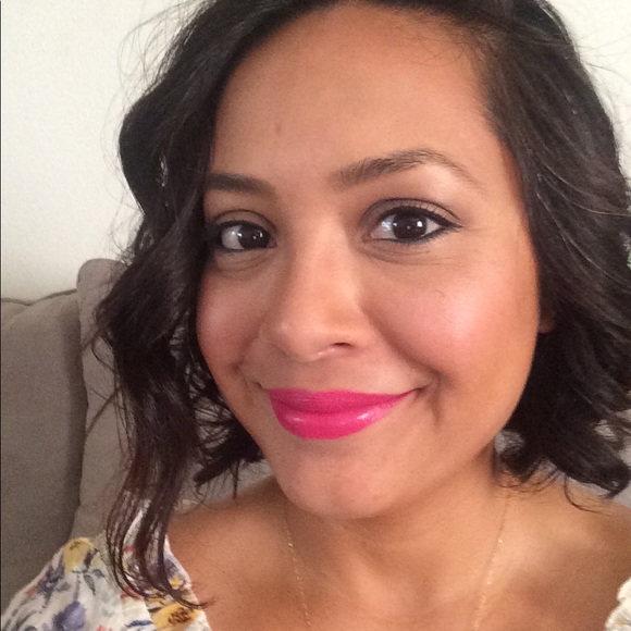 Profile Picture of Veronica Hussar (@veronica9er23) on Poshmark