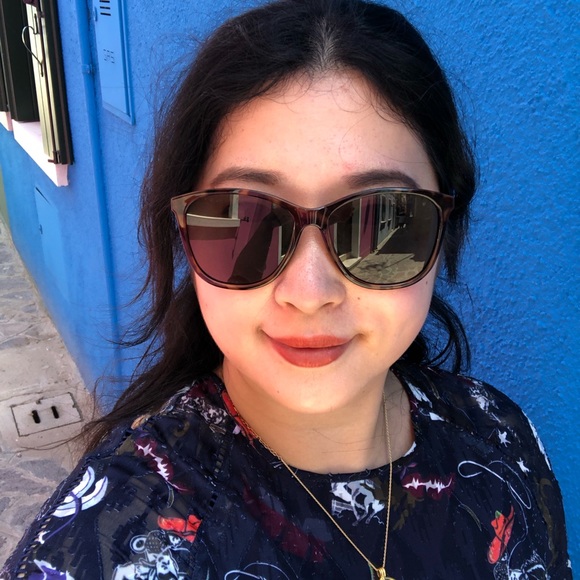 Profile Picture of Zheng Gu (@koogugu) on Poshmark