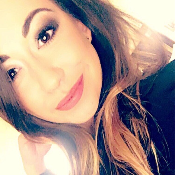 Profile Picture of Ariel Palermo (@apalermo4297) on Poshmark