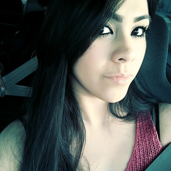 Profile Picture of Veronica Isabeles (@verojay2015) on Poshmark