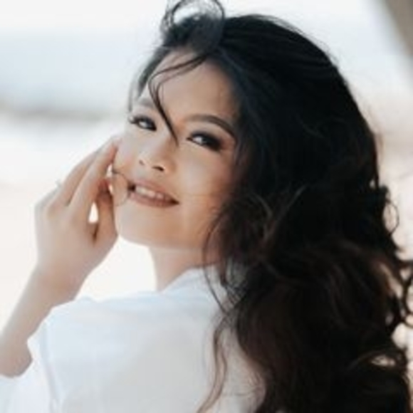 Profile Picture of Ayie Drapesa (@ayiemadrid) on Poshmark