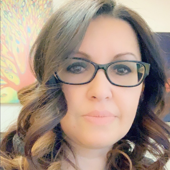 Profile Picture of Lara Mcmahon (@laramcmahon) on Poshmark