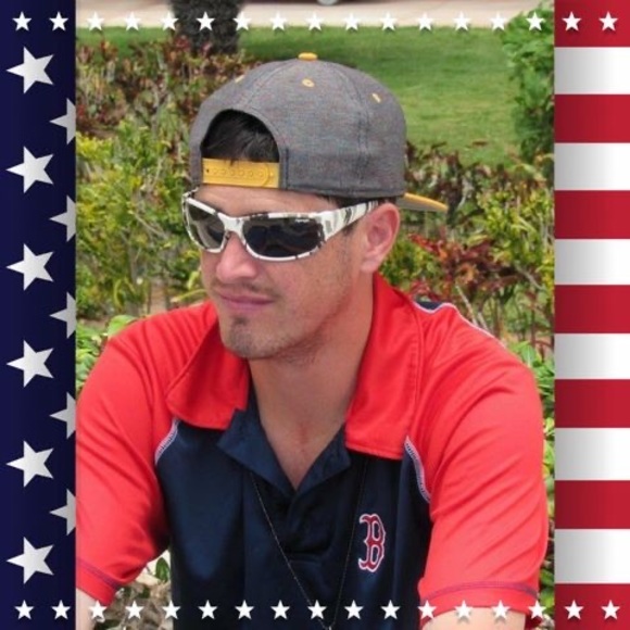 Profile Picture of Josh David (@joshuadrew11) on Poshmark