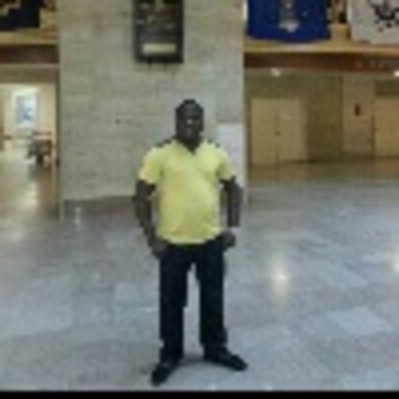 Profile Picture of Vincent Fredrick (@experoo) on Poshmark