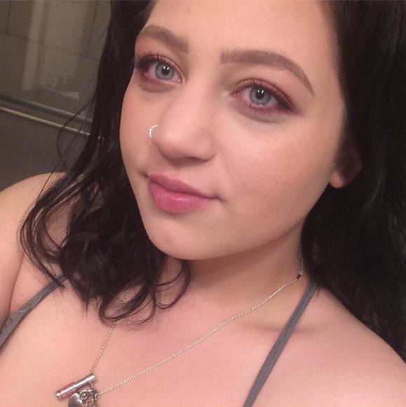 Profile Picture of Sara Grauling (@sara9970) on Poshmark