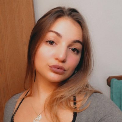Profile Picture of Victoria Mannone (@victoriamannone) on Twitter