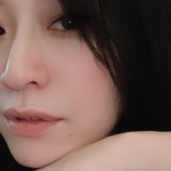 Profile Picture of Wen Zhang (@annbodyjewelry) on Poshmark