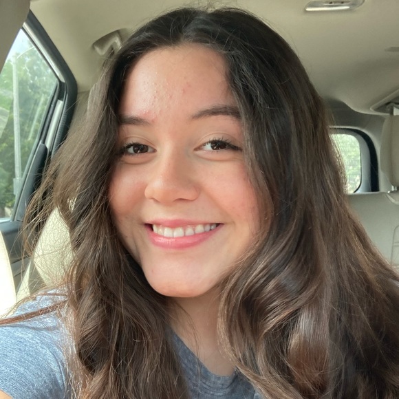 Profile Picture of Janelle Lopez (@janelle1234275) on Poshmark