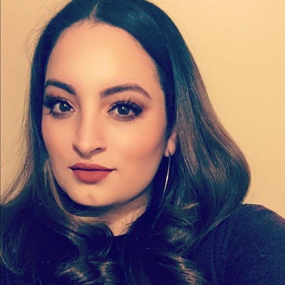 Profile Picture of Nicolle Donado (@nickitasmilee) on Poshmark