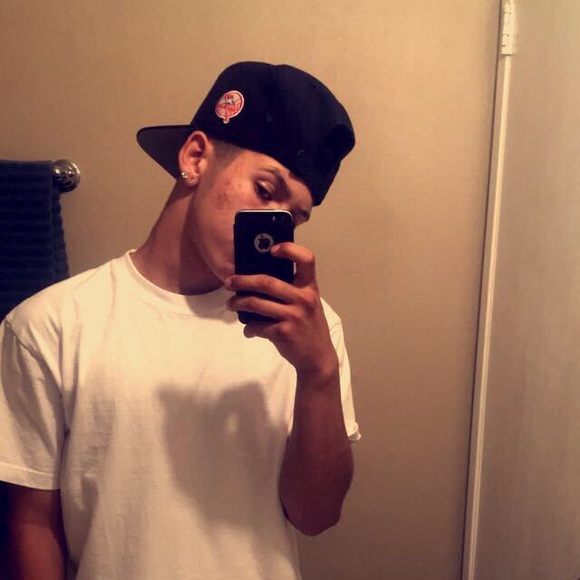 Profile Picture of Matthew Hurtado (@thew15) on Poshmark