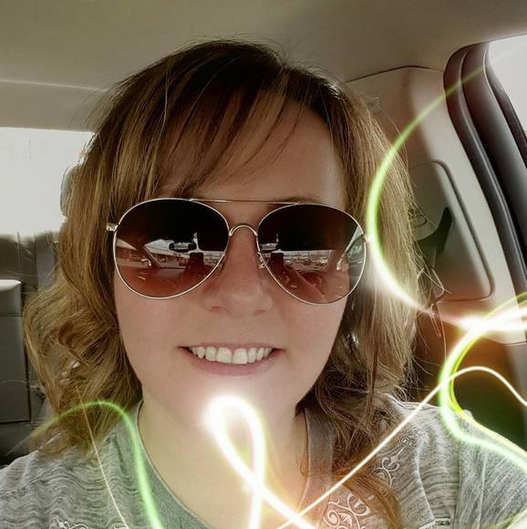 Profile Picture of Kimberly Degolier (@degolierk) on Poshmark