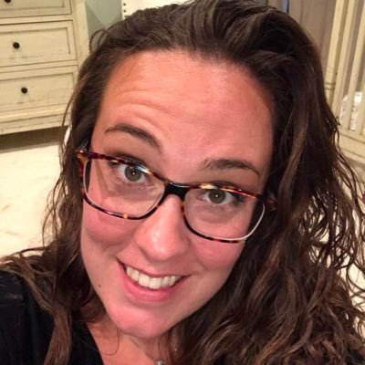 Profile Picture of Suzannepeeples (@SuzannElaine) on Twitter