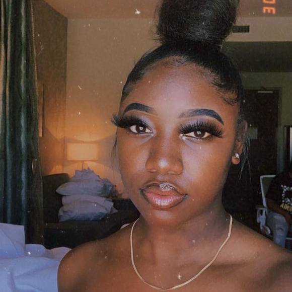 Profile Picture of Tyonnaa Marshaee (@daddyyyteeee) on Poshmark