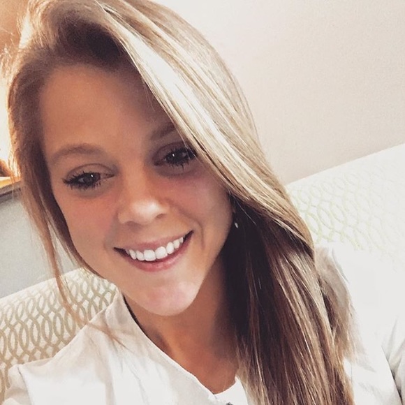 Profile Picture of Derya Kelter (@deryakelter) on Poshmark