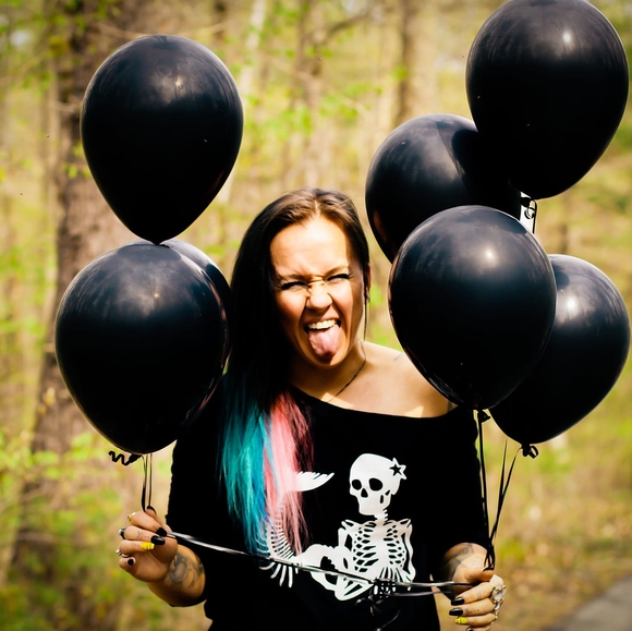 Profile Picture of Kara Battistoni (@kara_battistoni) on Poshmark