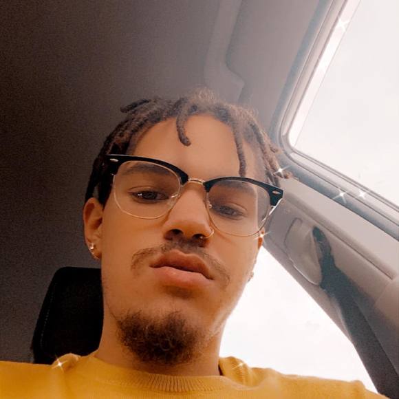 Profile Picture of Devin Bennett (@lightskin13) on Poshmark