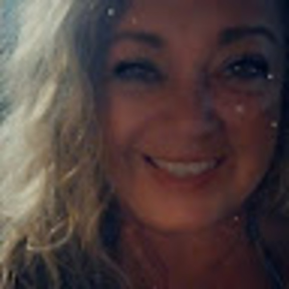 Profile Picture of Mindy James (@mindylou503) on Poshmark