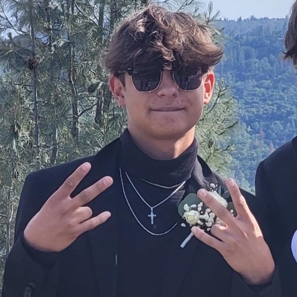 Profile Picture of Cody Rodriguez (@codyrodrigue624) on Poshmark