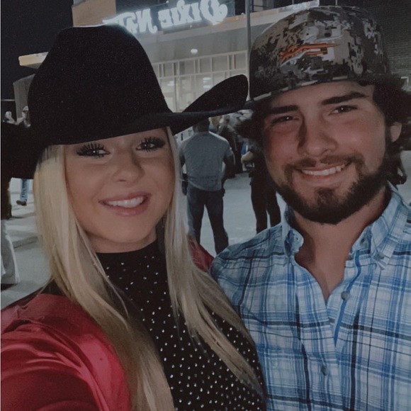 Profile Picture of Brianna Shivers (@briannashivers) on Poshmark