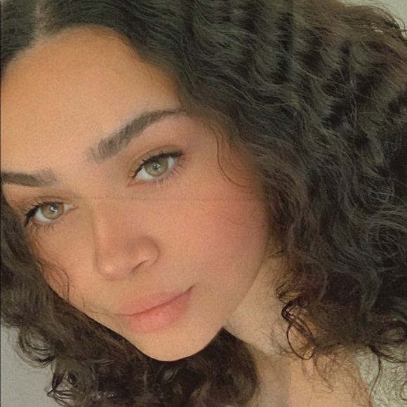 Profile Picture of Samantha Galbraith (@sshannong13) on Poshmark